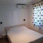 Manda Ljubetic Daire *