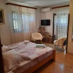Manda Ljubetic Daire *