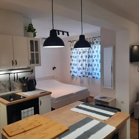 Manda Ljubetic Sutivan