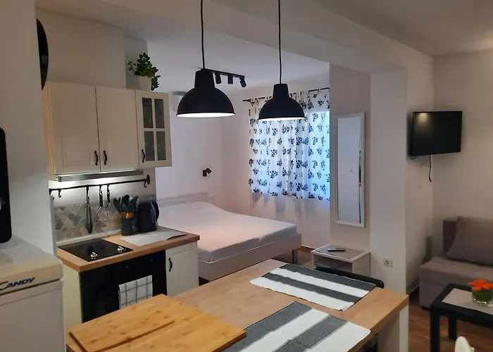 Manda Ljubetic Sutivan