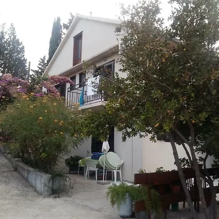 Apartman Manda Ljubetic Sutivan